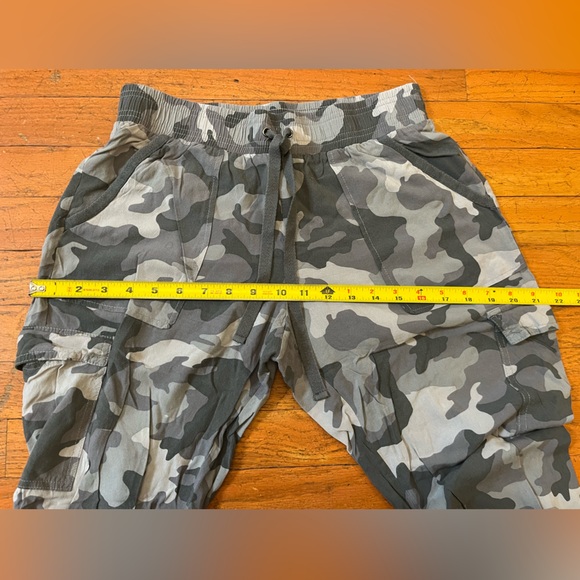 Hippie Rose Cargo Pants Womens Ruched Hem Gray Camo Elastic Waist Cargo Jogger M - Picture 6 of 7